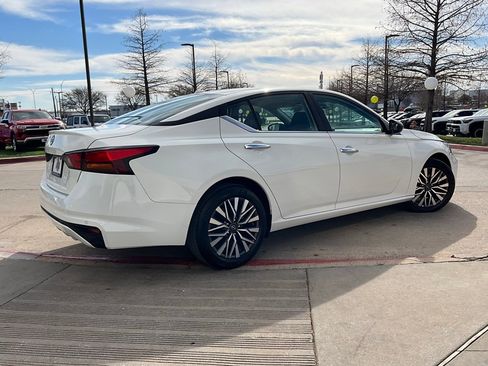 Used 2025 Nissan Altima 2.5 SV image 6