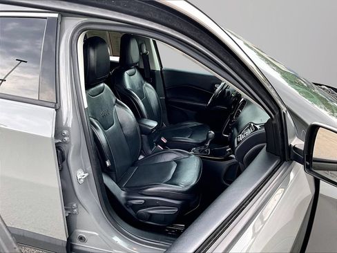 Used 2019 Jeep Compass Limited FWD image 5