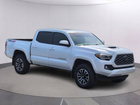 Used 2021 Toyota Tacoma TRD Sport w/ TRD Premium Sport Package AWD/4WD image 8