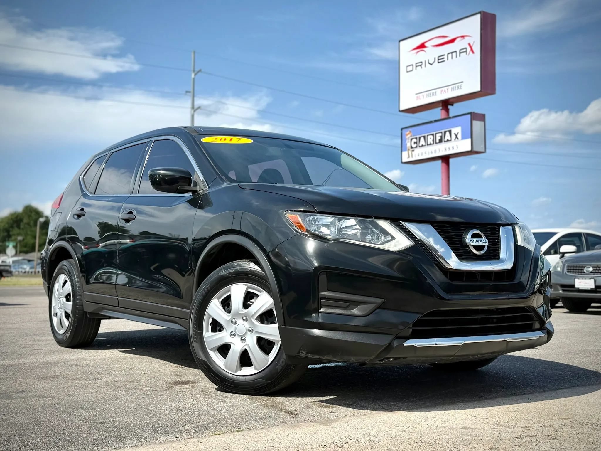 Used 2017 Nissan Rogue S AWD/4WD image 1