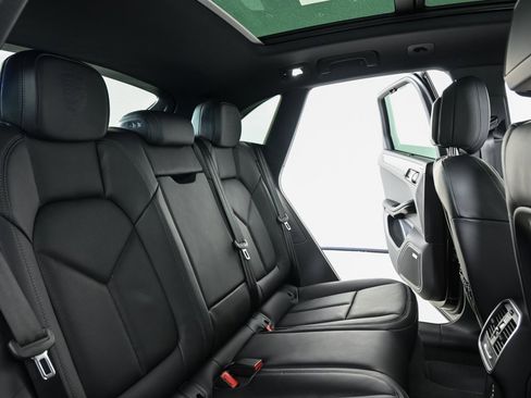 New 2026 Porsche Macan image 23