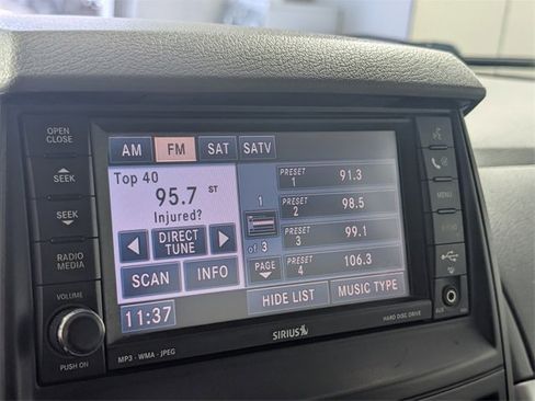 Used 2008 Chrysler Town & Country Touring image 30