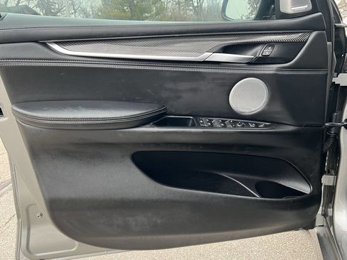 Used 2016 BMW X5 M image 38