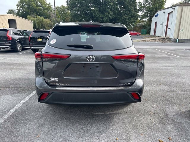 Used 2020 Toyota Highlander XLE AWD/4WD image 6