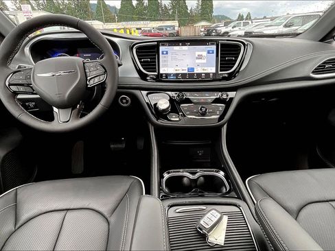 New 2026 Chrysler Pacifica Limited w/ S Appearance Package image 5