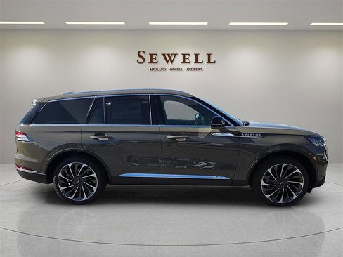 New 2026 Lincoln Aviator Reserve image 5