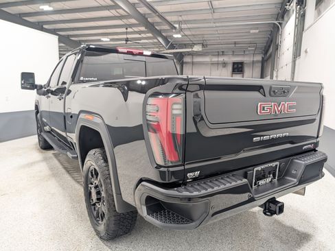 Used 2025 GMC Sierra 2500 AT4 w/ AT4 Premium Plus Package image 5