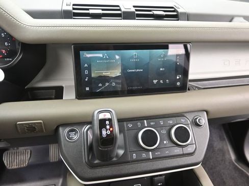 Used 2024 Land Rover Defender 110 S image 13