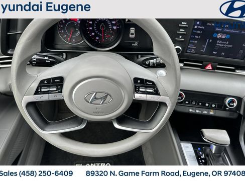 Used 2023 Hyundai Elantra SEL FWD image 18