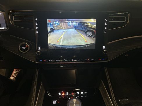 New 2024 Jeep Wagoneer L Series II w/ Flexible Seating Group image 14