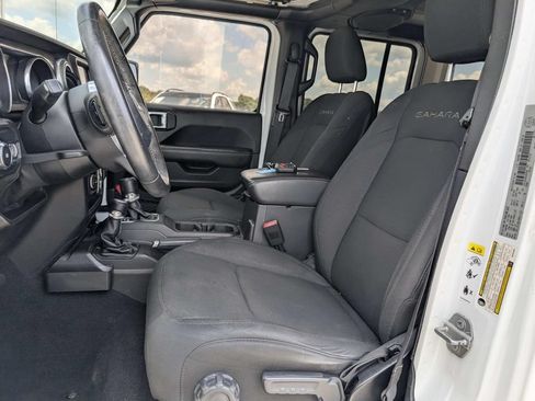 Used 2019 Jeep Wrangler Unlimited Sahara w/ Uconnect 4C Nav & Sound Group AWD/4WD image 14