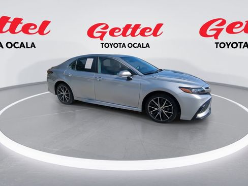 Used 2023 Toyota Camry SE image 2