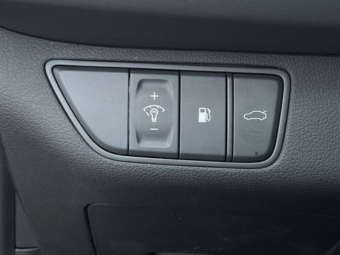 Used 2025 Genesis G70 2.5T image 24