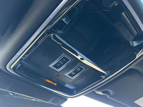 Used 2023 Land Rover Range Rover Velar R-Dynamic S image 23