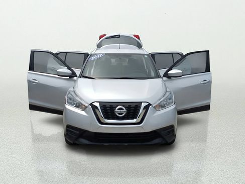 Used 2019 Nissan Kicks SV FWD image 10