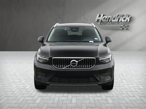 Used 2025 Volvo XC40 B5 Core image 5