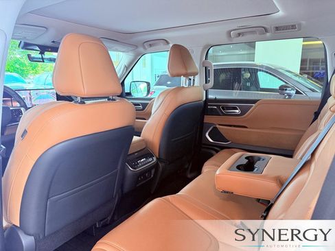 Certified 2026 INFINITI QX80 Luxe w/ Cargo Package AWD/4WD image 31