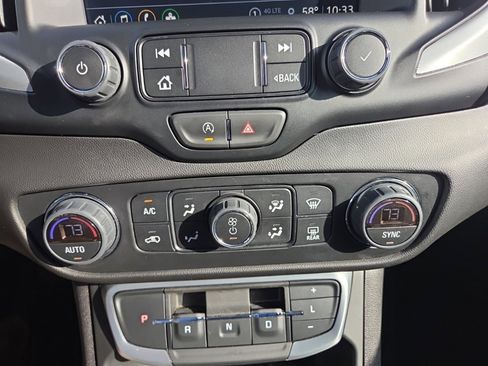 Used 2024 GMC Terrain SLT image 23