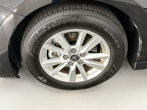 Used 2025 Toyota Camry LE image 11