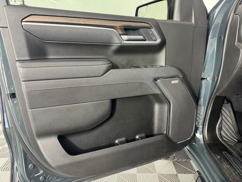 Used 2025 Chevrolet Silverado 1500 LT Trail Boss w/ Convenience Package II AWD/4WD image 8