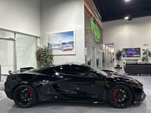 Used 2025 Chevrolet Corvette Z06 RWD image 21