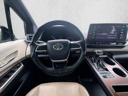 Used 2022 Toyota Sienna XLE FWD image 7
