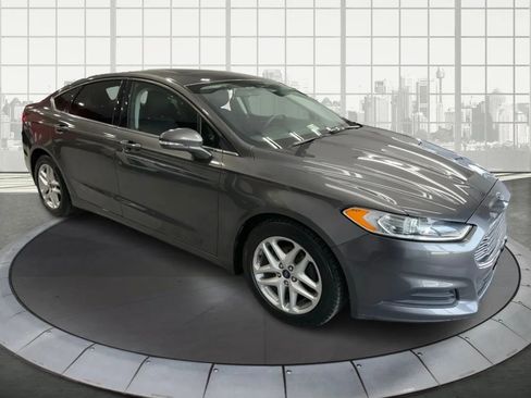 Used 2016 Ford Fusion SE image 1