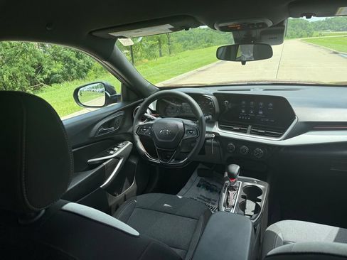 Used 2024 Chevrolet Trax RS w/ Driver Confidence Package FWD image 17