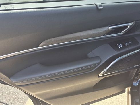 Used 2022 Kia Telluride SX w/ SX Prestige Package image 9