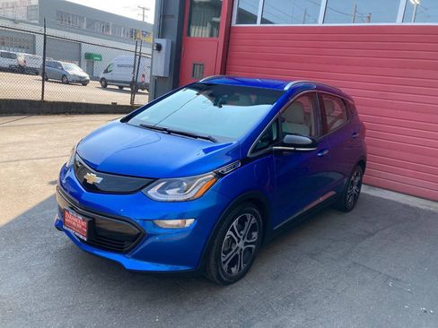 Used 2017 Chevrolet Bolt Premier w/ Driver Confidence II Package FWD image 6