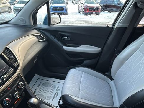 Used 2020 Chevrolet Trax LT w/ LT Convenience Package image 23