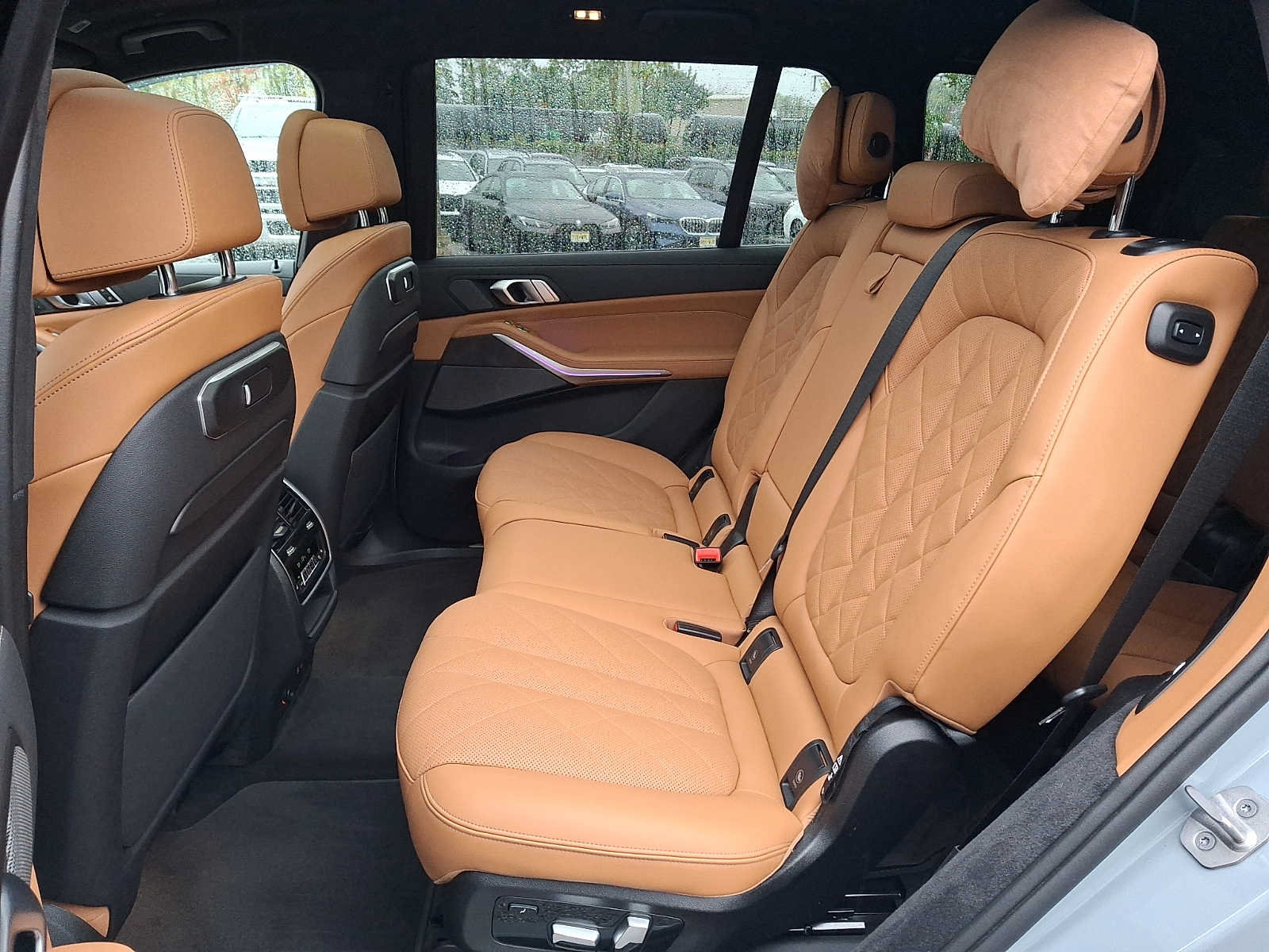 Used 2024 BMW X7 xDrive40i w/ M Sport Package AWD/4WD image 8