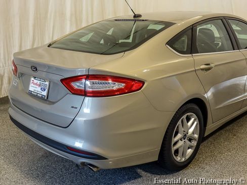 Used 2015 Ford Fusion SE FWD image 7