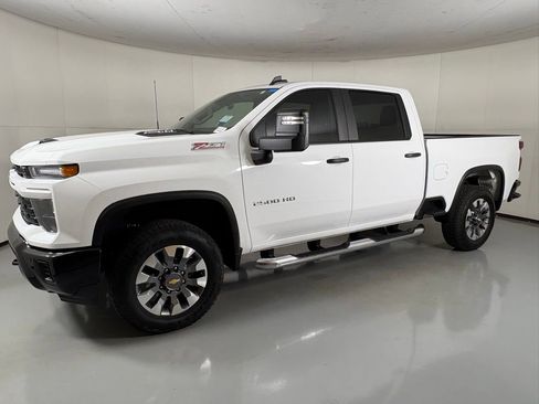 Used 2025 Chevrolet Silverado 2500 Custom w/ Custom Value Package image 5