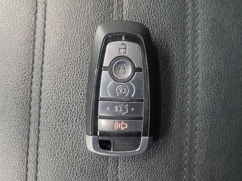 Used 2018 Ford Edge SEL w/ Equipment Group 201A AWD/4WD image 32