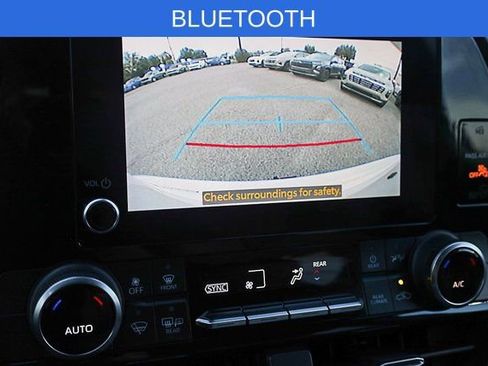 Used 2023 Toyota Highlander L image 2