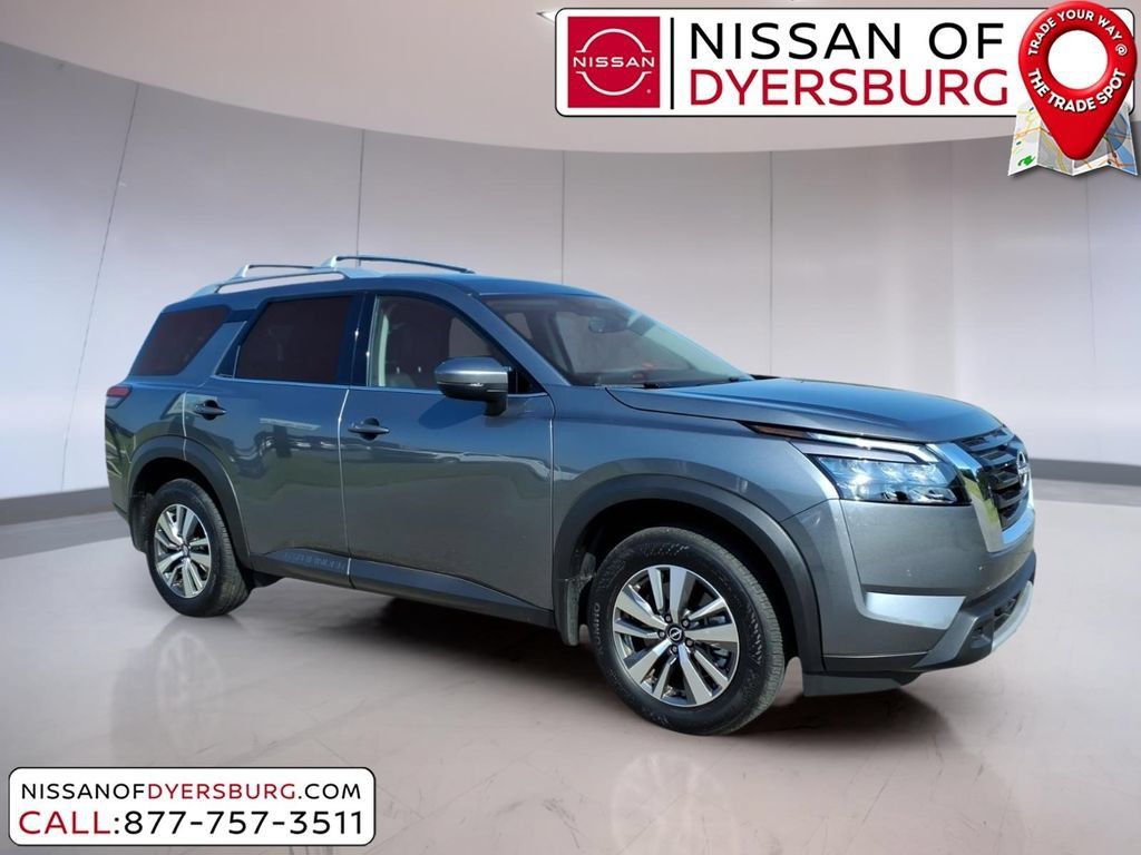Used 2025 Nissan Pathfinder SL FWD image 1