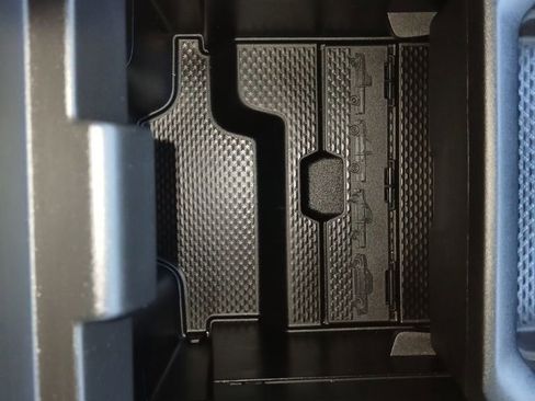 Used 2023 RAM 1500 Laramie AWD/4WD image 32