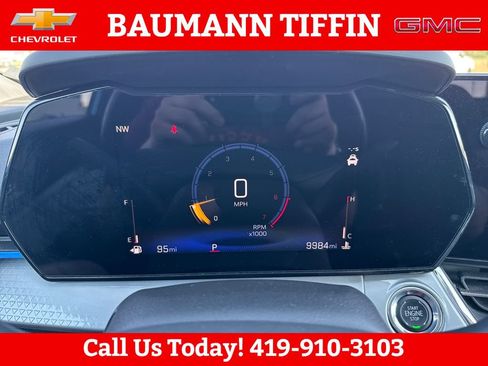 Used 2025 Chevrolet Trax LT w/ LT Convenience Package FWD image 9