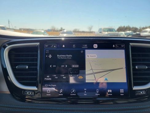 Used 2021 Chrysler Pacifica Touring-L image 20