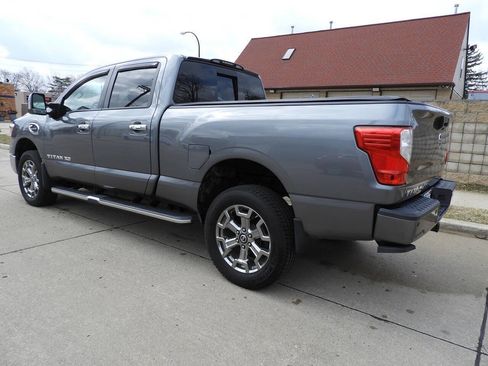 Used 2018 Nissan Titan SL w/ Chrome Package AWD/4WD image 7