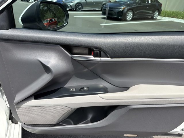 Used 2018 Toyota Camry SE FWD image 15