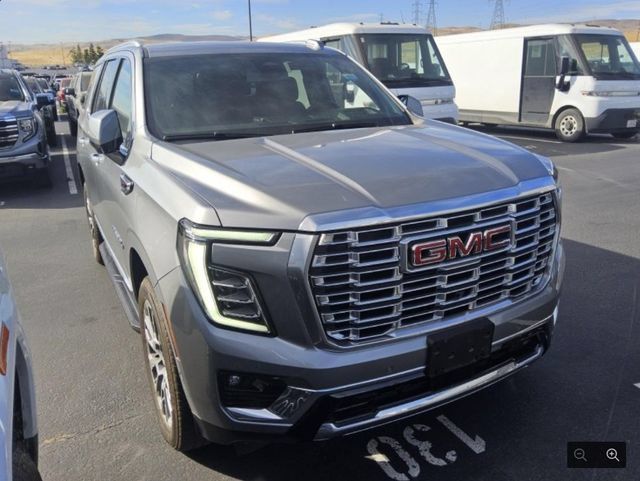Used 2025 GMC Yukon Denali AWD/4WD image 2