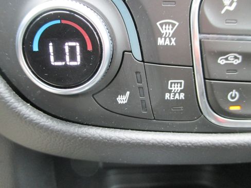 Used 2024 Chevrolet Equinox LT FWD image 21