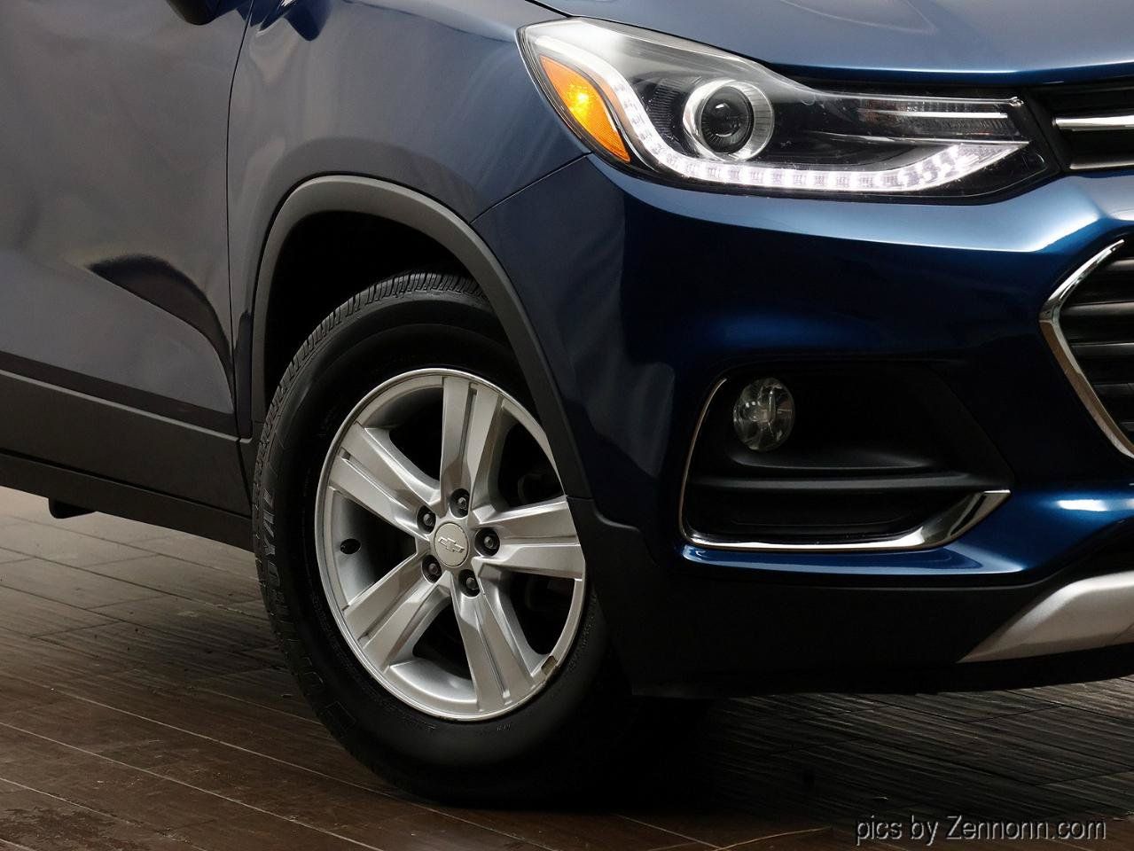 Used 2020 Chevrolet Trax LT w/ LT Convenience Package FWD image 3