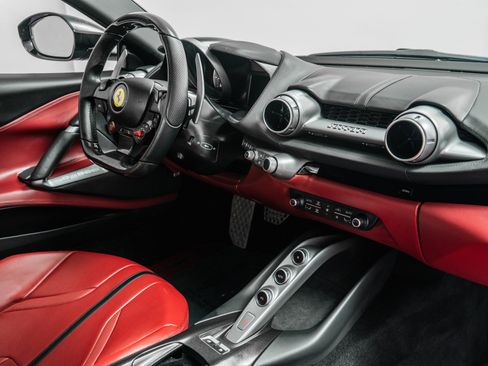 Used 2020 Ferrari 812 Superfast image 28