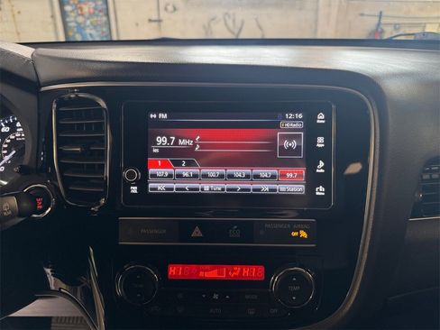 Used 2019 Mitsubishi Outlander LE image 17