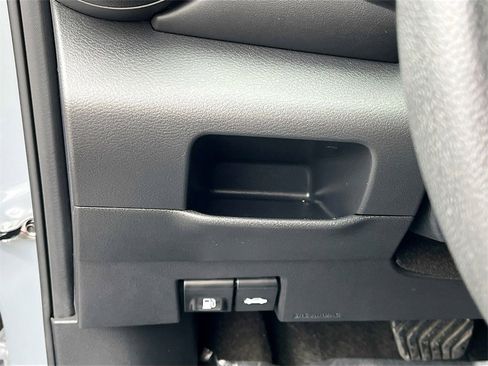 Used 2024 Nissan Kicks SR image 10