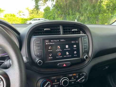 Used 2025 Kia Soul LX w/ LX Technology Package FWD image 16