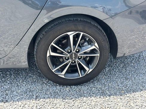 Used 2023 Kia Forte LXS w/ LXS Technology Package FWD image 12